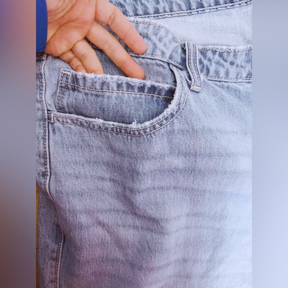 Hollister Women's Low-Rise Washed Light Wash Super Baggy Jeans Size 16R - Picture 7 of 11